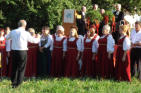 Chor des Interkulturellen Vereins bei der Schlussandacht auf der Festwiese / Christuskirche